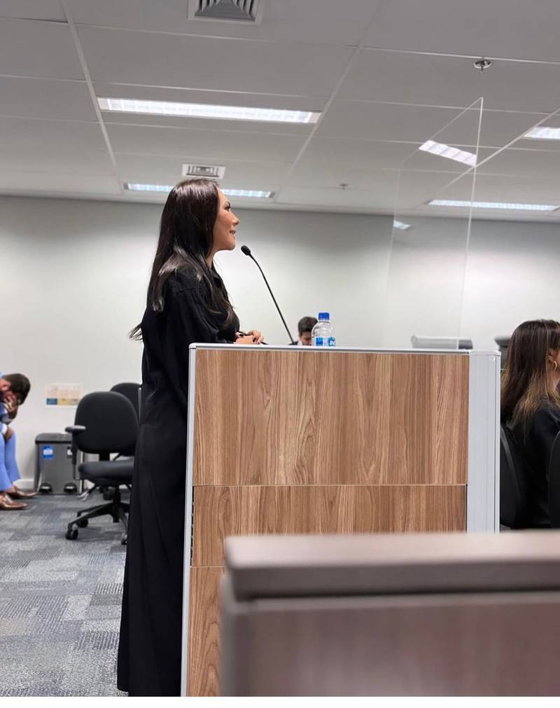 Dra. Flávia Moreira Rangel em atuação — advogada para Nova Serrana MG